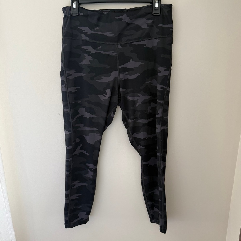 Athleta Ultimate Camo 7/8‎ Tight Leggings Black Grey Camouflage Large Pockets